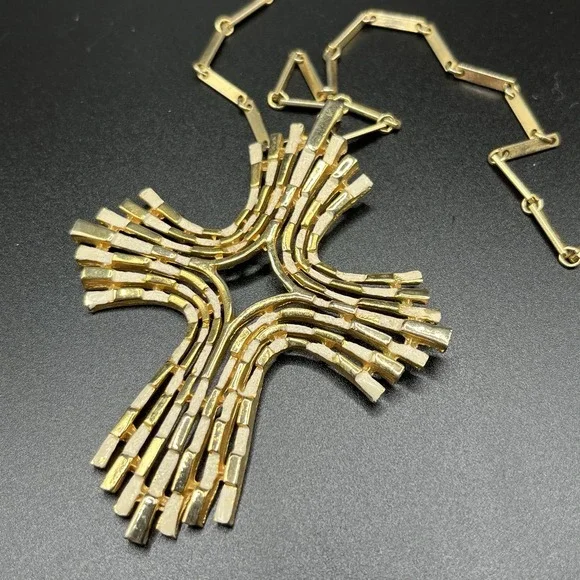 Vintage 60s Gold Tone & White Enamel Chunky Brutalist Cross Pendant Necklace 18