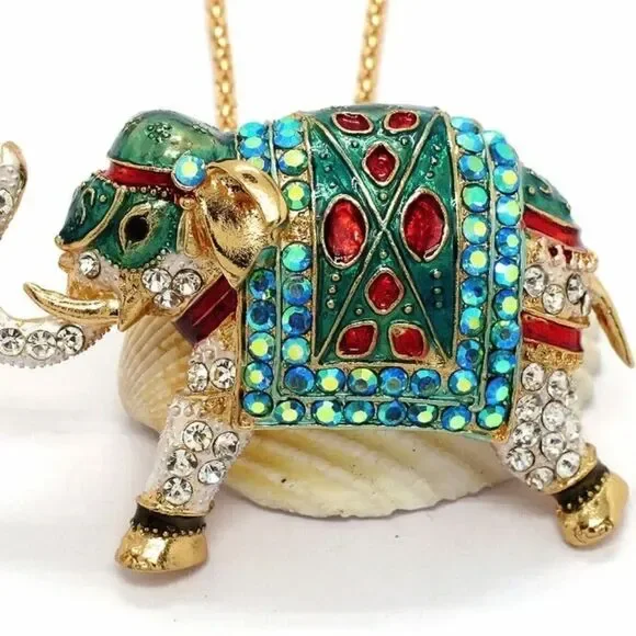 🐘 Betsey Johnson stunning sparkling fancy elephant necklace 🐘