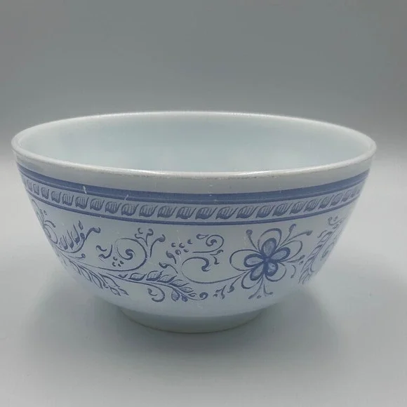 Vintage Pyrex Brittany Blue 1.5 QT Mixing Bowl 477 Blue White Opal Glass