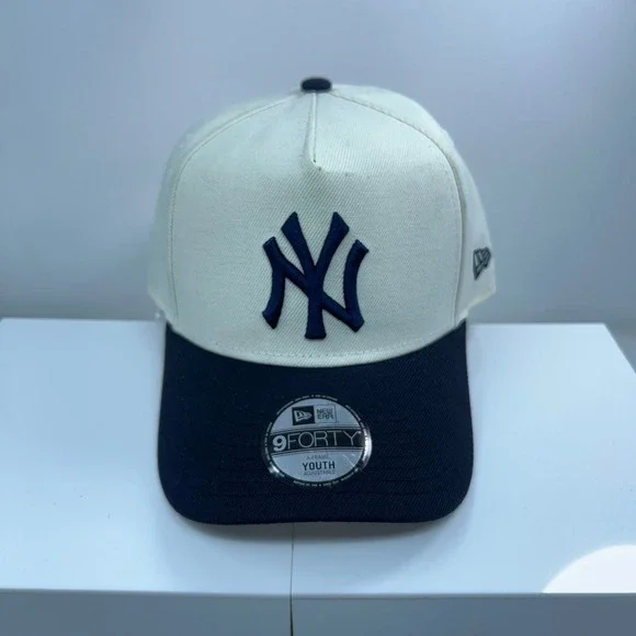 New Era Youth OSFM White Navy NY Yankees 9FORTY A-Frame Snapback Hat