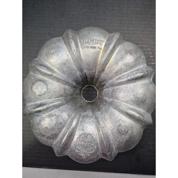 Vintage Nordic Ware Bundt Fluted Tube Pan Cast Aluminum 12 Cup Made in USA