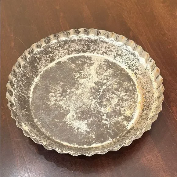 Vintage Wear-Ever fluted aluminum pie pan