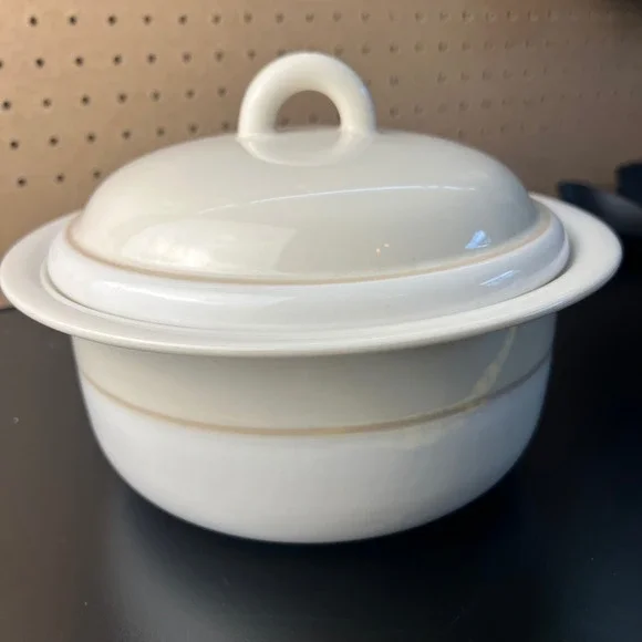 Norway by Epoch Discontinued 2qt Covered Casserole‎ Lid Cream White