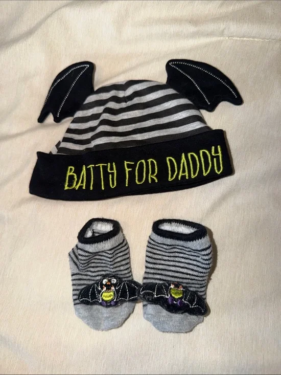 Halloween Infant Hat and Socks Set - Black & Gray