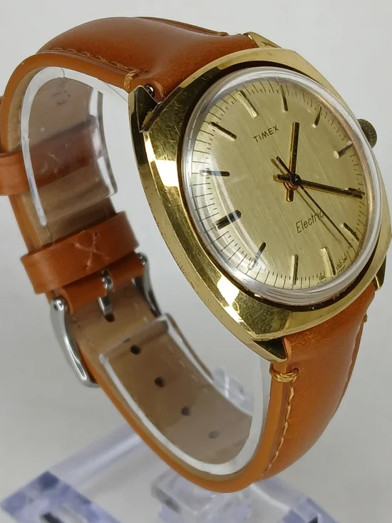 Vintage 1969-1972 Timex Electric Gold Tone Champagne Dial Cushion Mens Watch