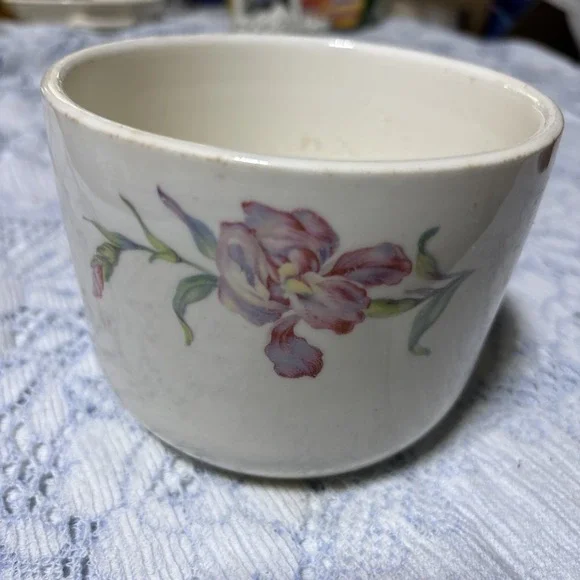 Vintage Universal Potteries Cambridge Iris Pattern Mixing Bowl 5 In 1 Pint