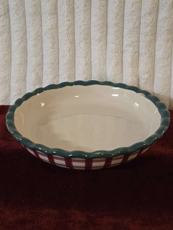 Cottagecore Fall / Christmas Red Checked Ceramic Pie Pan Green Ruffled Rim 10.5