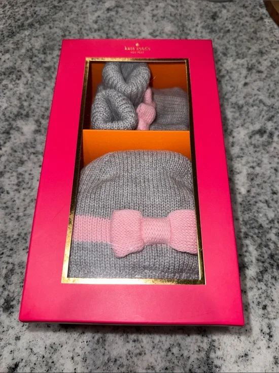 kate spade Cap & Bootie gift set (OS Baby)