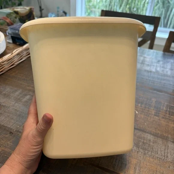 Vintage Rubbermaid 10