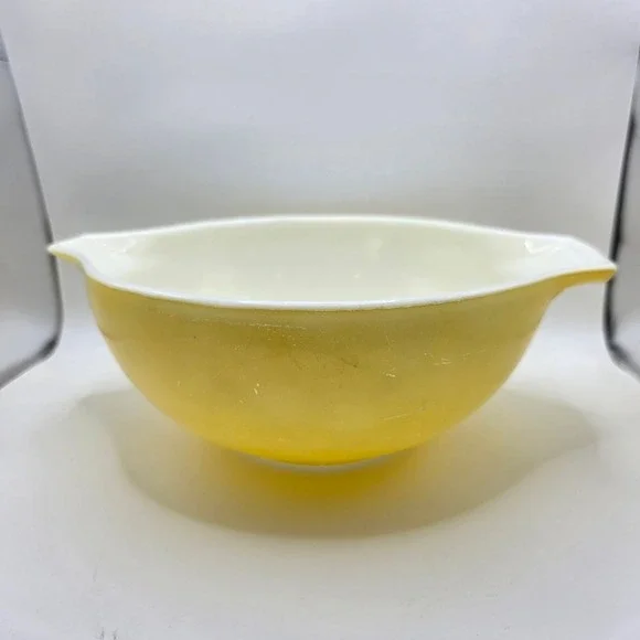Vintage Pyrex 443 Yellow Cinderella Mixing Bowl 2.5 Quart Mid Century Modern‎