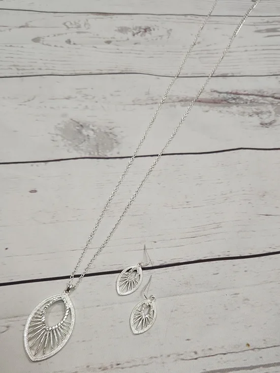 Delicate Silver Tone Leaf Filigree Necklace & Earring Set