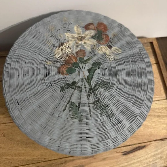 Vintage Chinese Bamboo Sewing Basket Hand Painted Floral Round Lid 10