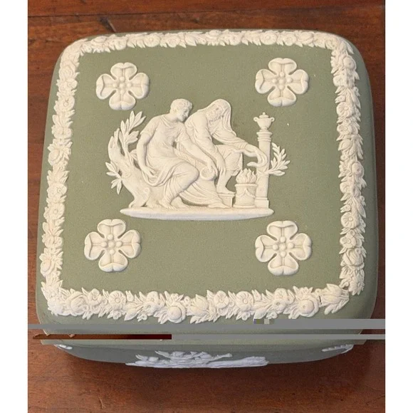 Vintage Wedgwood Sage Green Jasperware Square Trinket Box w/ Lid 4