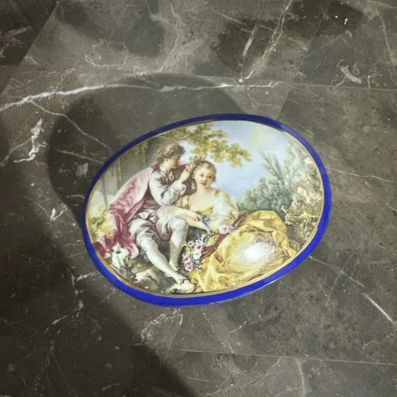 VINTAGE LIMOGES VANITY/TRINKET BOX COBALT BLUE COURTING COUPLE PORCELAIN