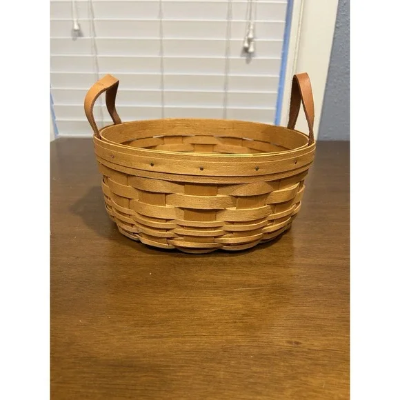 Vintage 1998 Med round Longaberger basket w/ leather handles 9.5
