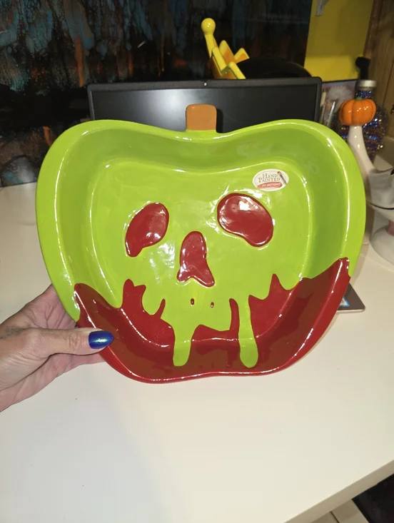 DISNEY VILLAINS POISON APPLE BAKING DISH