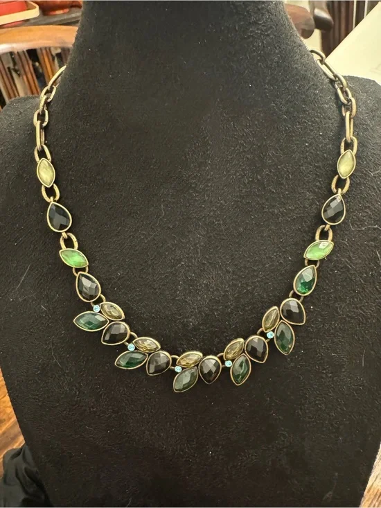 V Villager Liz Claiborne Green Black Statement Necklace Antique Gold Tone Y2K
