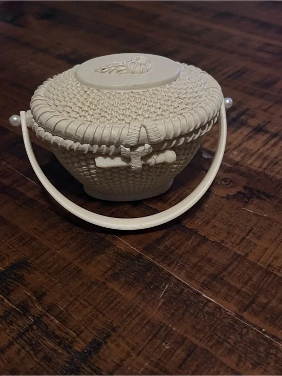Vintage Style Cream ceramic Trinket Basket with Handle