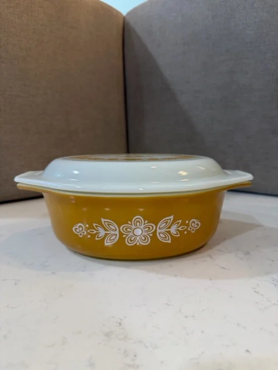 Pyrex Butterfly Gold 1-1/2 Qt Oval Casserole Baking Dish 043 W/Lid 943C