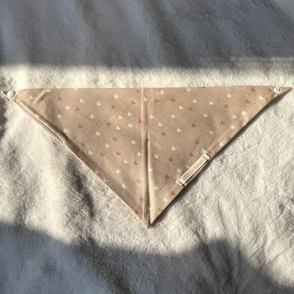 NWT Loic by Design Mini Hearts Print Dog Bandana for Valentine's Day, Tan, M