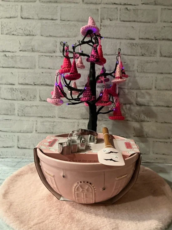 THE BAKESHOP Embossed Ghost House Large Mixing Bowl Set