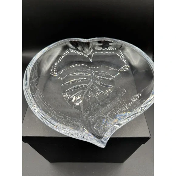 🍃✨ Miller Rogaska Lead Crystal Leaf Bowl 🍂