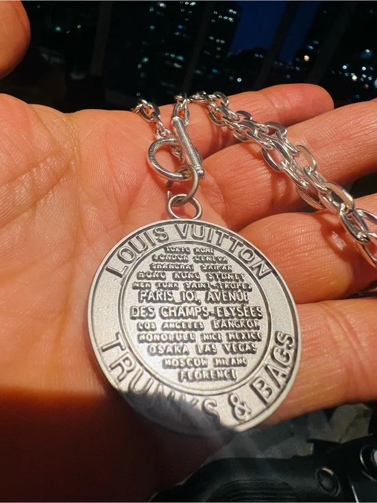 Unbranded Silver Trunks & Bags Medallion Necklace