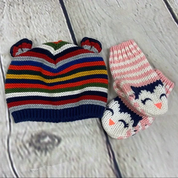 4/$25 Gap knit striped hat and mittens bundle
