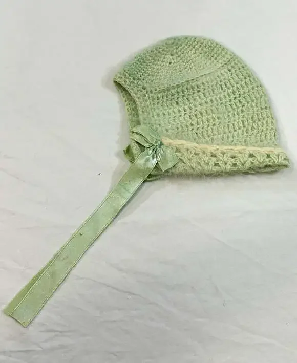 Vintage Handmade Green Knit Baby Bonnet Hat w/ Satin Ribbon Ties Bow One Size