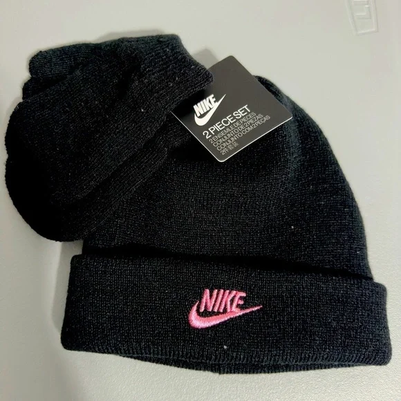 Nike bennie,mittens set for kids black with pink lettering.