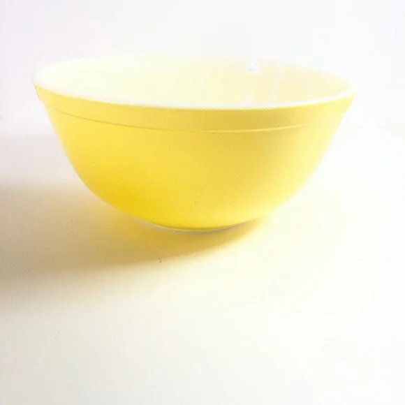 Vintage‎ Pyrex 2.5qt Yellow Bowl #35 Made in USA 403