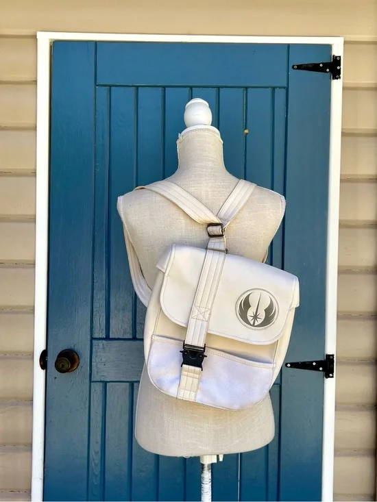 Loungefly x Star Wars Episode IX: Rise of Skywalker Rey Cosplay Sling Bag