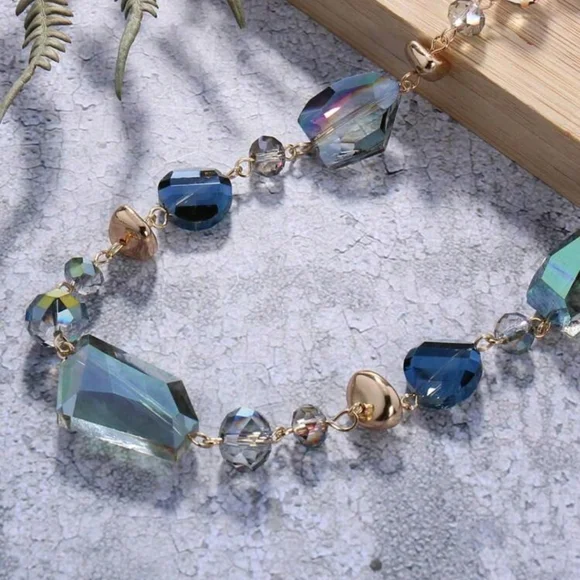 BRAND NEW ** Elegant Blue and Gold Women's Necklace