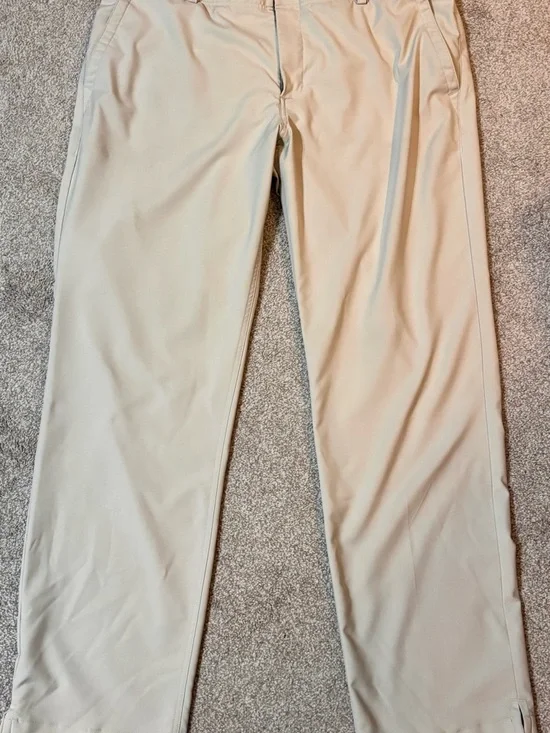 Nike Men's gray Chino Pants - Straight Fit