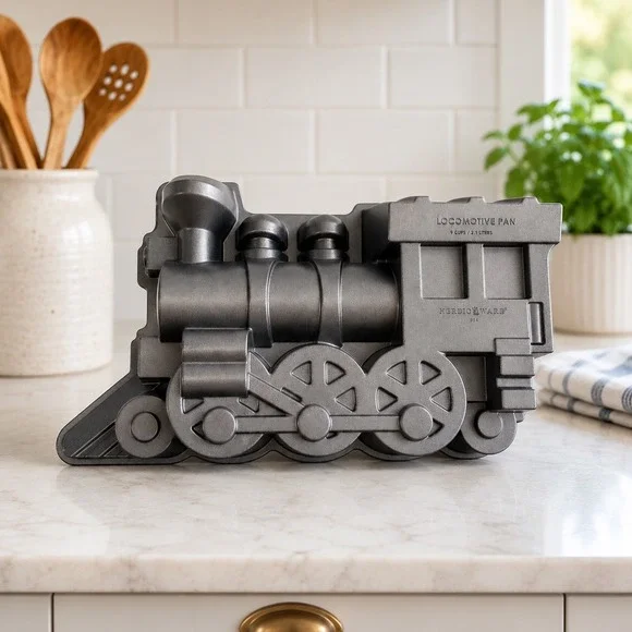 Nordic Ware Locomotive Pan 9 Cup‎ Cast Aluminum Train Cake Mold Made in USA Gray