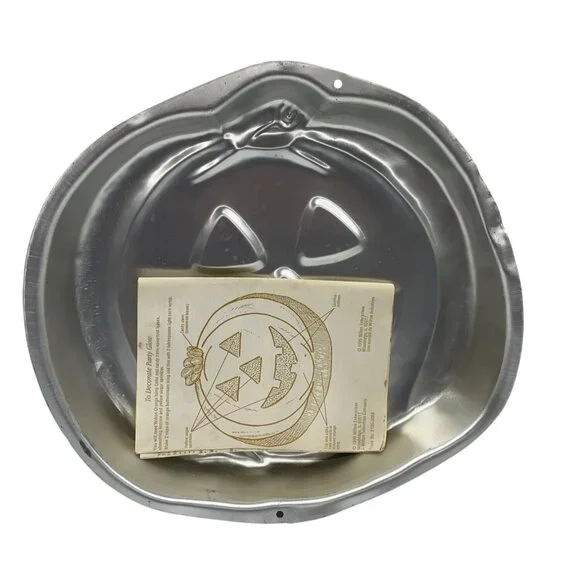 Wilton Aluminum Pumpkin Jack-O-Lantern Cake Pan Mold With‎ Instructions