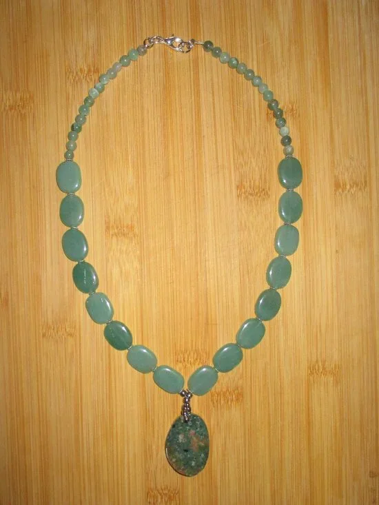 AVENTURINE gemstone necklace