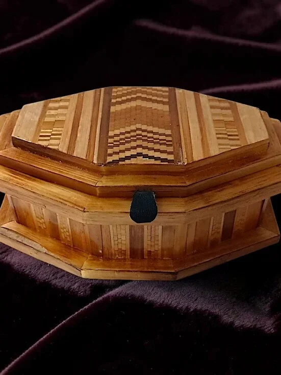 Vtg Straw‎ Bamboo Inlaid Marquetry Trinket Jewelry Box Wood Velvet Tramp Boho