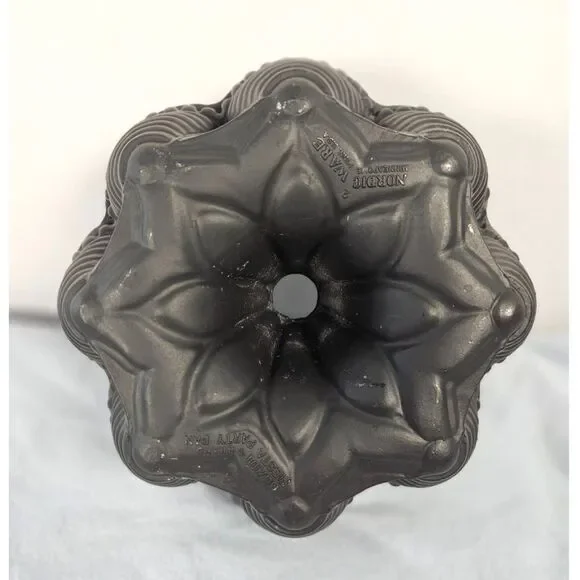 Vintage Nordic Ware Bundt Brand Fiesta Party Pan Cast Aluminum Black USA 9.5
