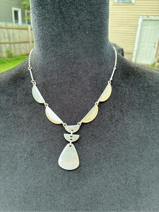 Sterling Silver Teardrop Link Necklace - Silver It’s has a small scratch
