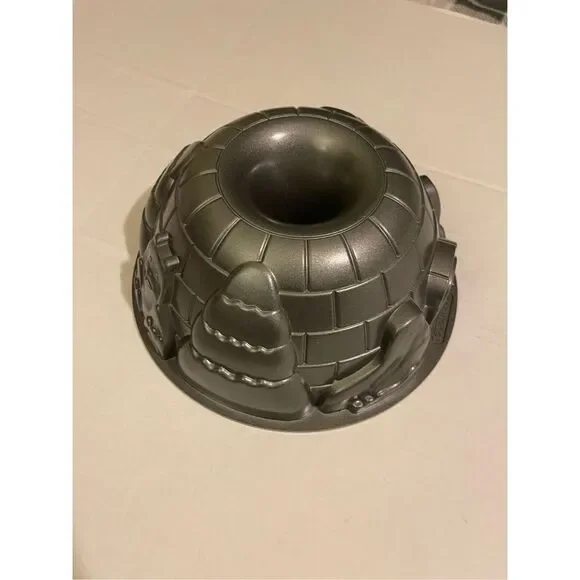 Igloo-Shaped Bundt Cake Pan in Metallic Gray
