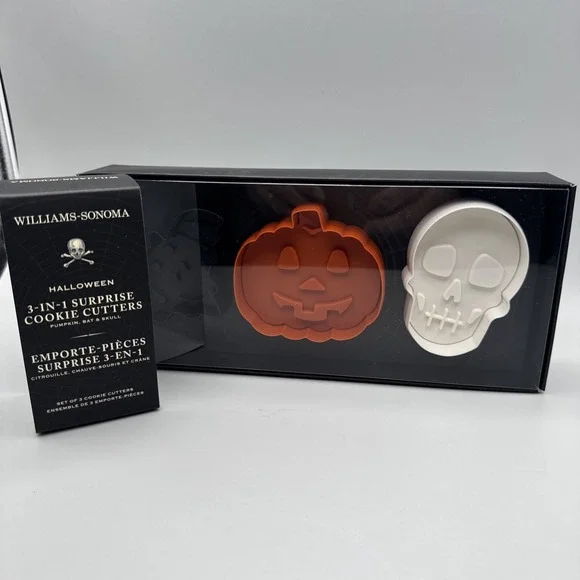 Williams Sonoma Halloween Cookie Cutters Bat Pumpkin‎ Skull Layering Set 3 New
