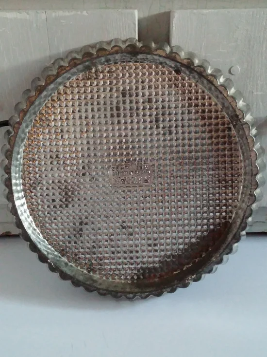 Vintage Kaiser Metal Scalloped Tart Pan, West Germany, 20.5 in