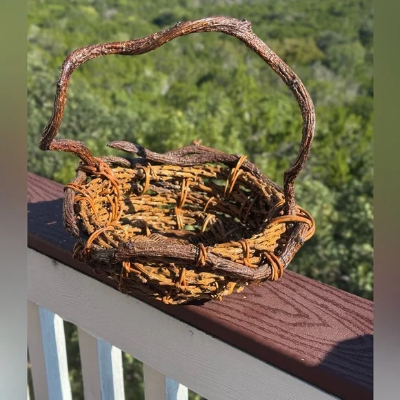 Witchcraft Inspired‎ Twisted Sticks Basket