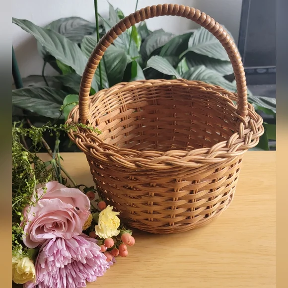 Woven Natural Brown Handled Basket - Rustic Storage & Decor
