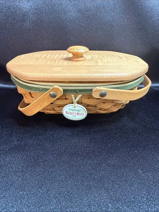 Tree Trimming Maple Basket with Lid