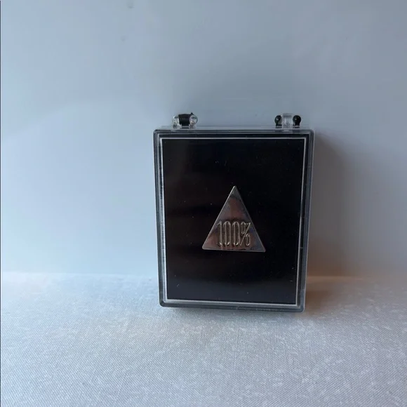 100%‎ Pin