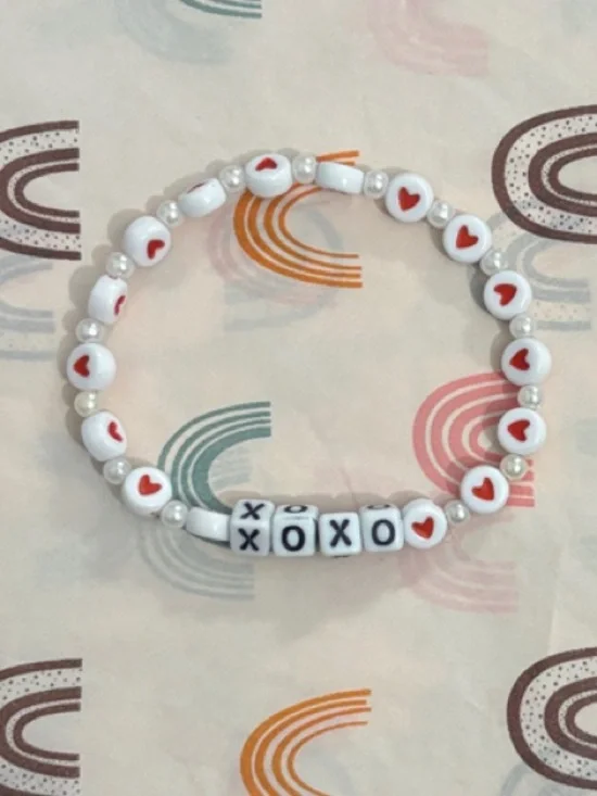 XOXO Kids Beaded Bracelet - White with Red Hearts