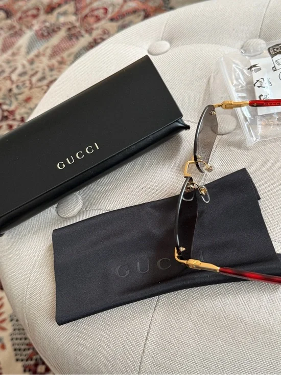 Gucci Men's Rimless Sunglasses brand new mint conditionand Red Temples 💯 authent