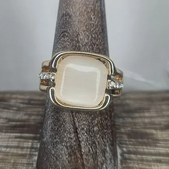 Cream Cat Eye And Rhinestone Gold Tone Ring Sz 7.5 NWT